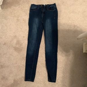 Juniors skinny jeans